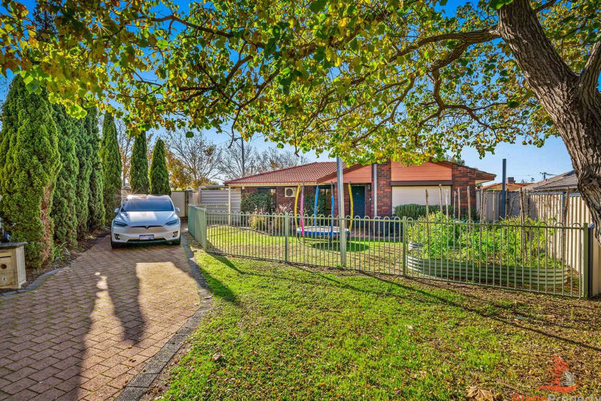 1 / 2 Colkirk Way, Willetton