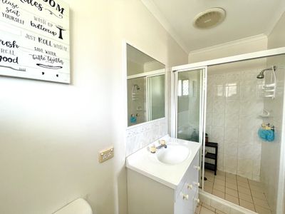 9 Vicki Parade, Torquay