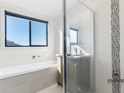 7 Pump House Crescent, Clyde