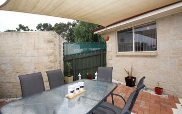 2/7 Lawrence Court, Cranbourne North