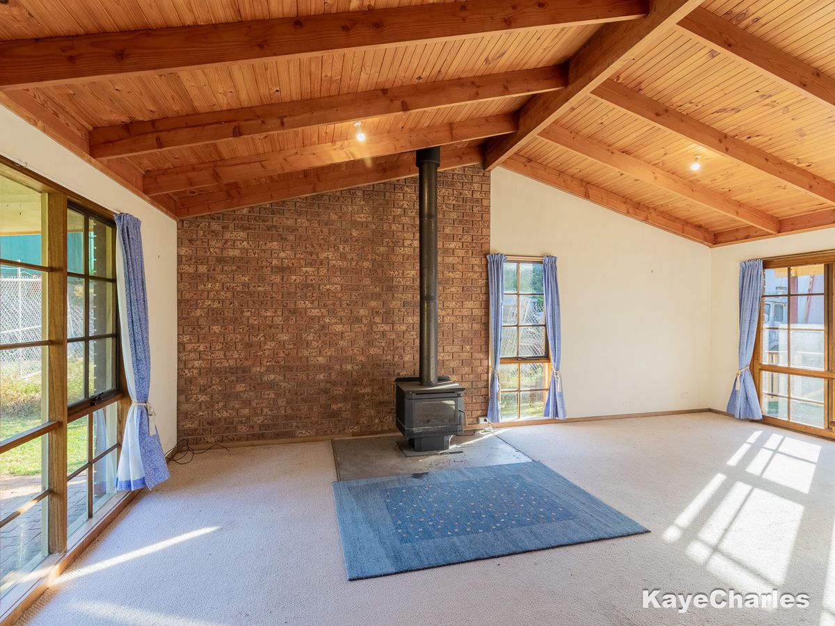 63 Beaconsfield-Emerald Road, Beaconsfield Upper