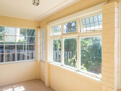 32 Garfield Avenue, Roslyn