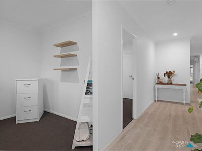 16 Porcupine Way, Mount Peter