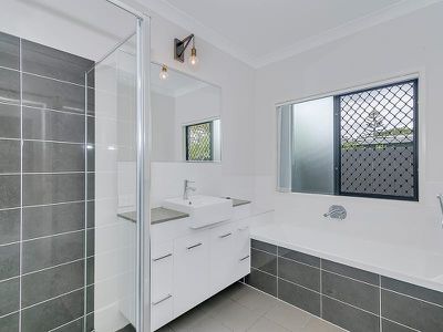 4 Wooraka Street, Rochedale South