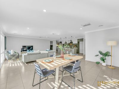 24 Dutch Avenue, Manor Lakes