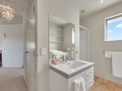 15 Valerie Place, Stepneyville