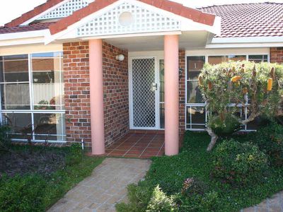 2 / 6 Cross Street, Forster