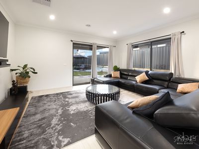 9 FIVEFIELDS ROAD, Leneva