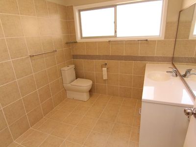 25 The Lakes Way, Forster