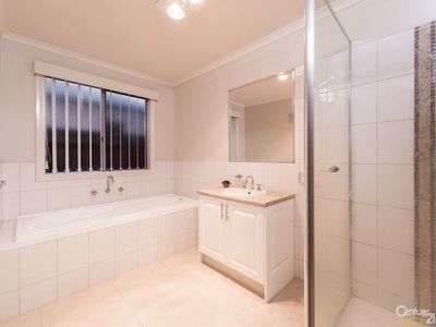 4 Kingsbarn Court, Cranbourne