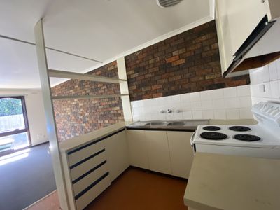 4 / 12 Moffatt Crescent, Hoppers Crossing