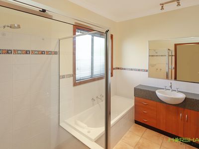 2 / 6 Carroll Street, Horsham