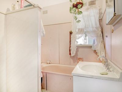 74 Barton Street, Oak Flats