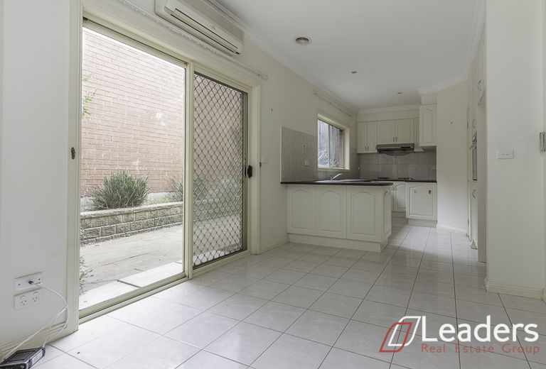 2 / 2 Allister Street, Mount Waverley