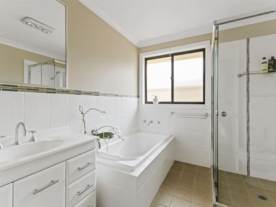 14 Price Parkway, Milton