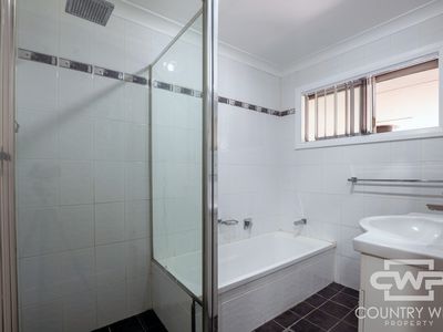 16 Marne Street, Guyra