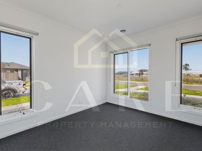 16 Montagna Drive, Clyde