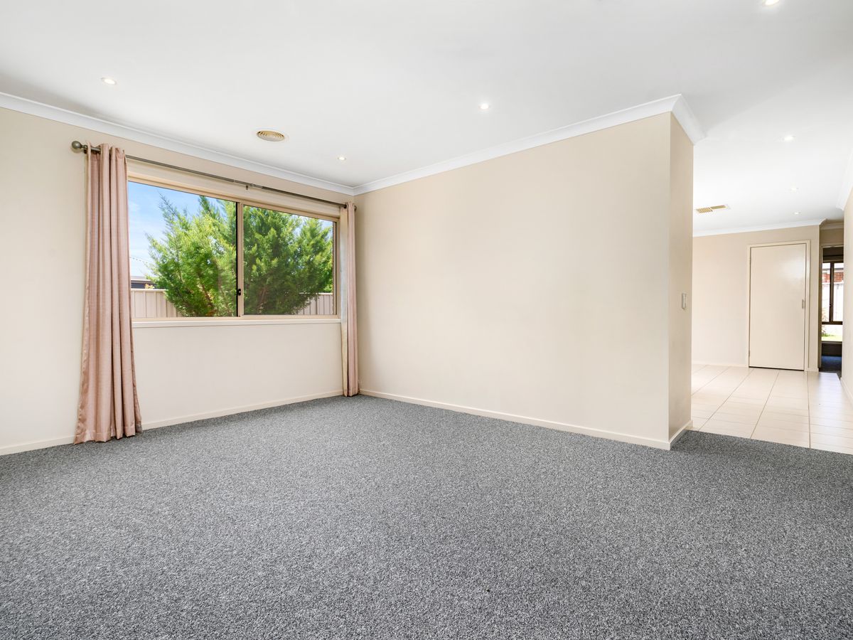 5 MACKEY STREET, Wodonga sellbuyrent