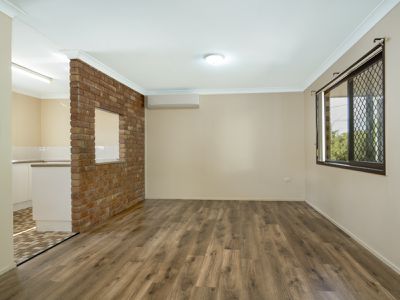 1 / 329 West Street, Harristown