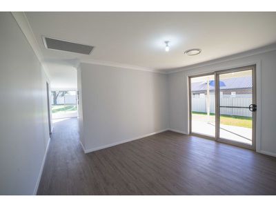 30 Apsley Crescent, Dubbo