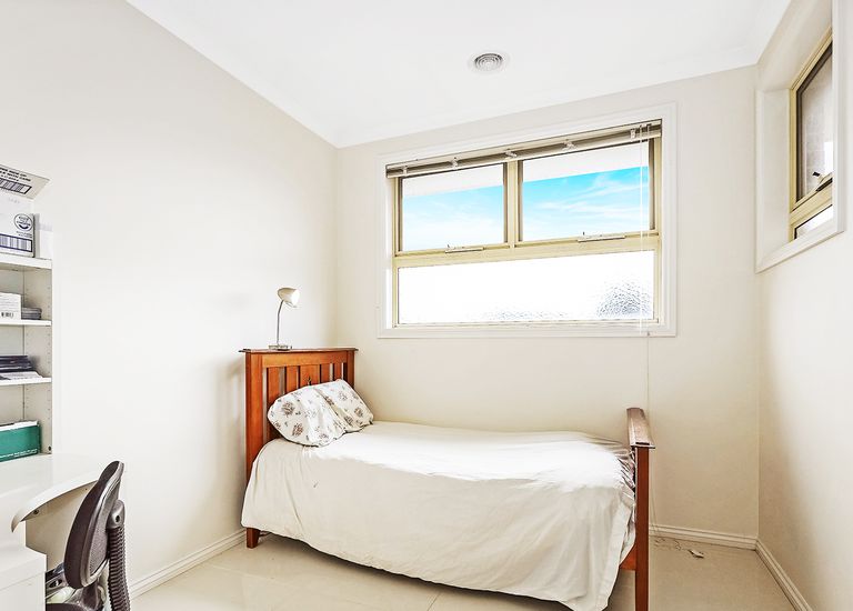 2 / 5 Risdon Drive, Notting Hill