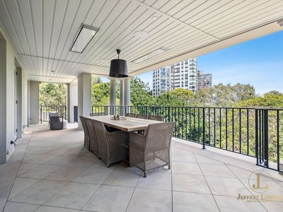 2 / 147 Darling Point Road, Darling Point