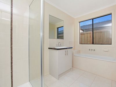 20 Valencia Circuit, Cranbourne