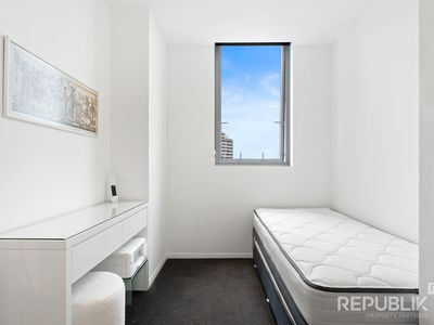 1102 / 4 COMO CRESCENT, Southport