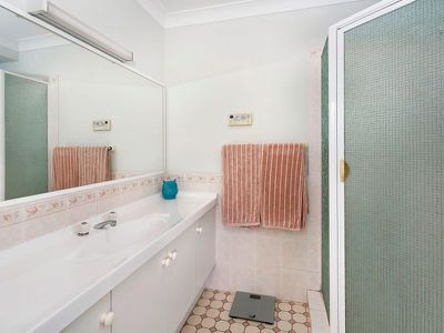 15 Amanda Place, Horsley