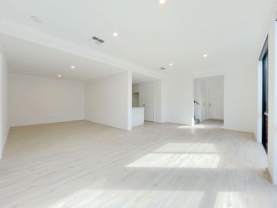 27 Jubilee Avenue, Success