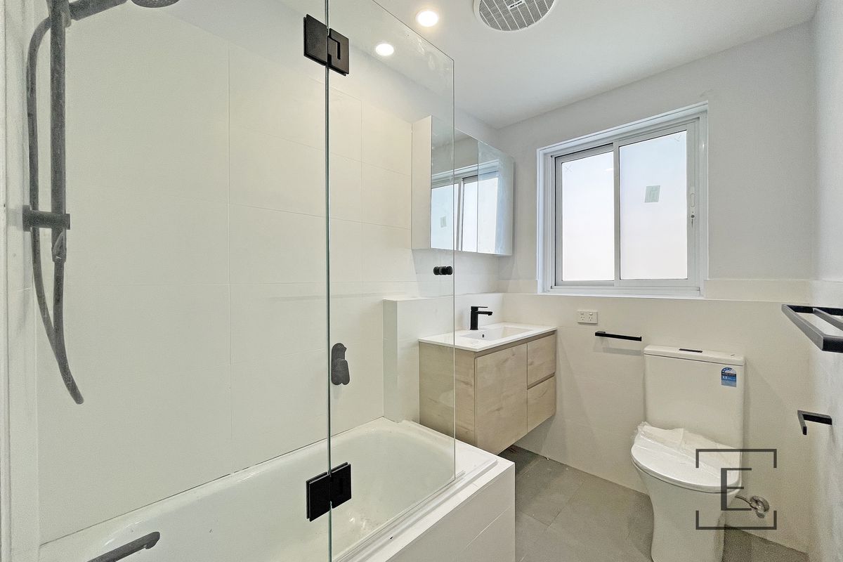 1 / 18 Hampden Road , Lakemba
