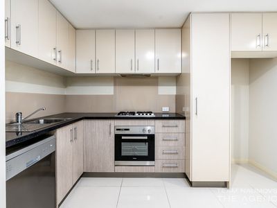 2 / 17 Stroughton Road, Westminster