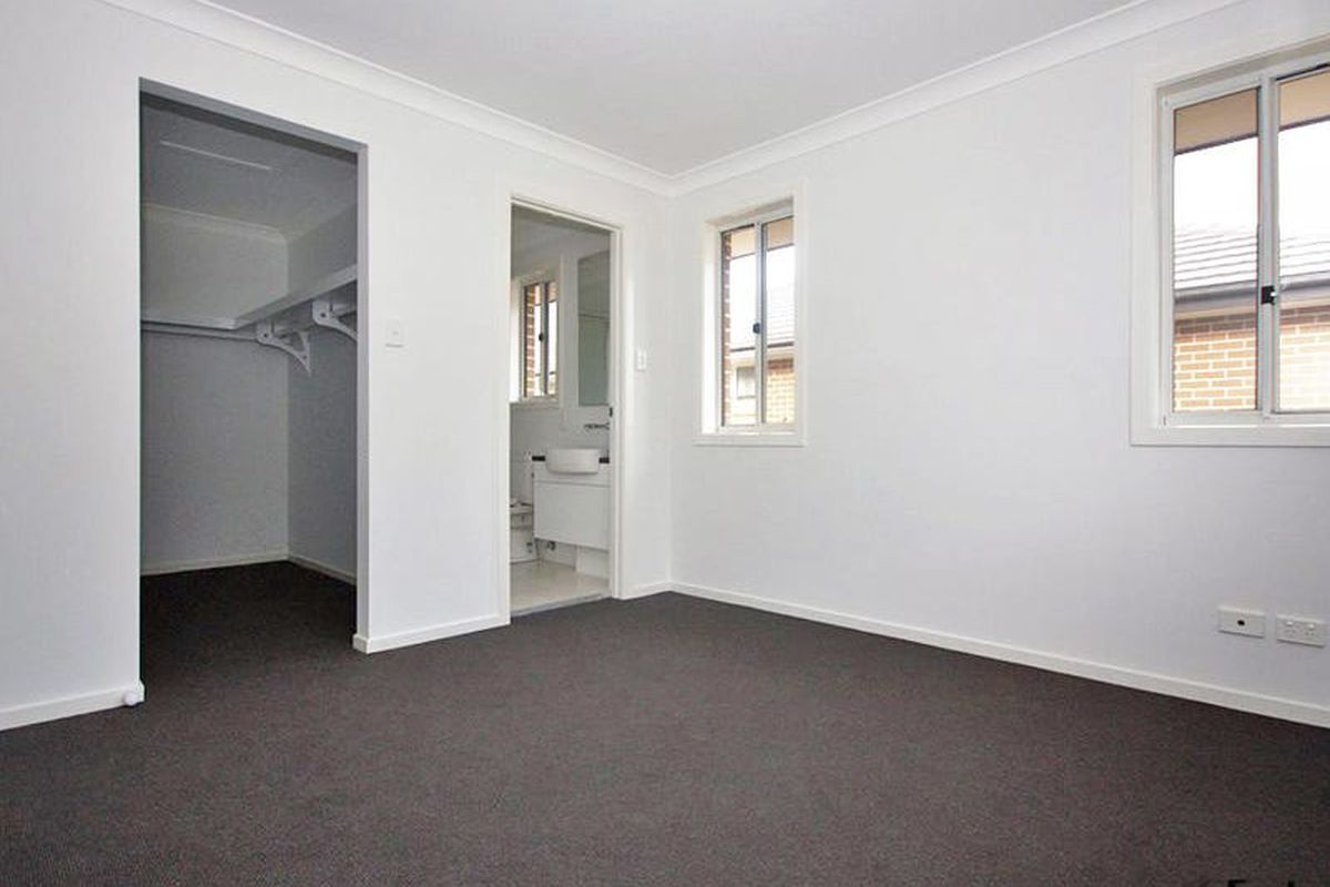 2 / 21 Sydney Smith Drive, Penrith