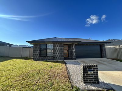 16 Yarra Place, Dubbo
