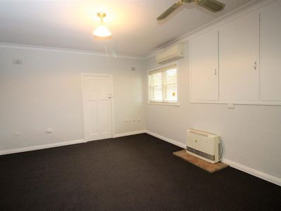 92 Esrom Street, Bathurst