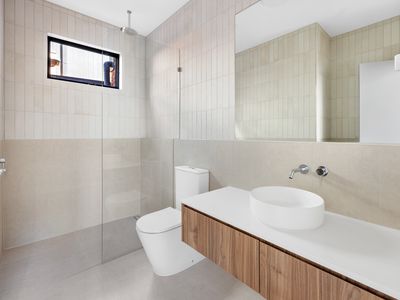 1 / 12 Irvine Crescent, Brunswick West