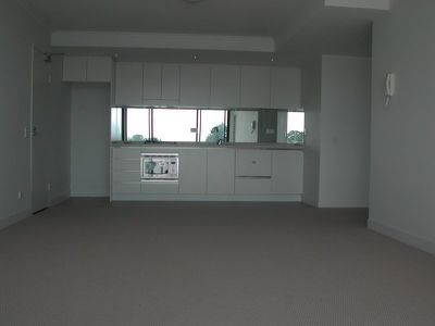 2403 / 8 Eve Street, Newtown