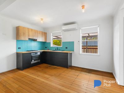 19 Mackenzie Street West, Golden Square