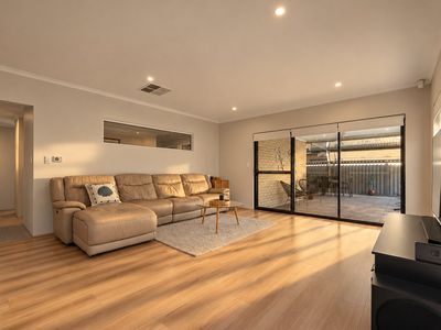 18 Barclay Way, Piara Waters