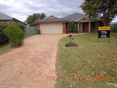 12 Hawkesbury Close, Dubbo