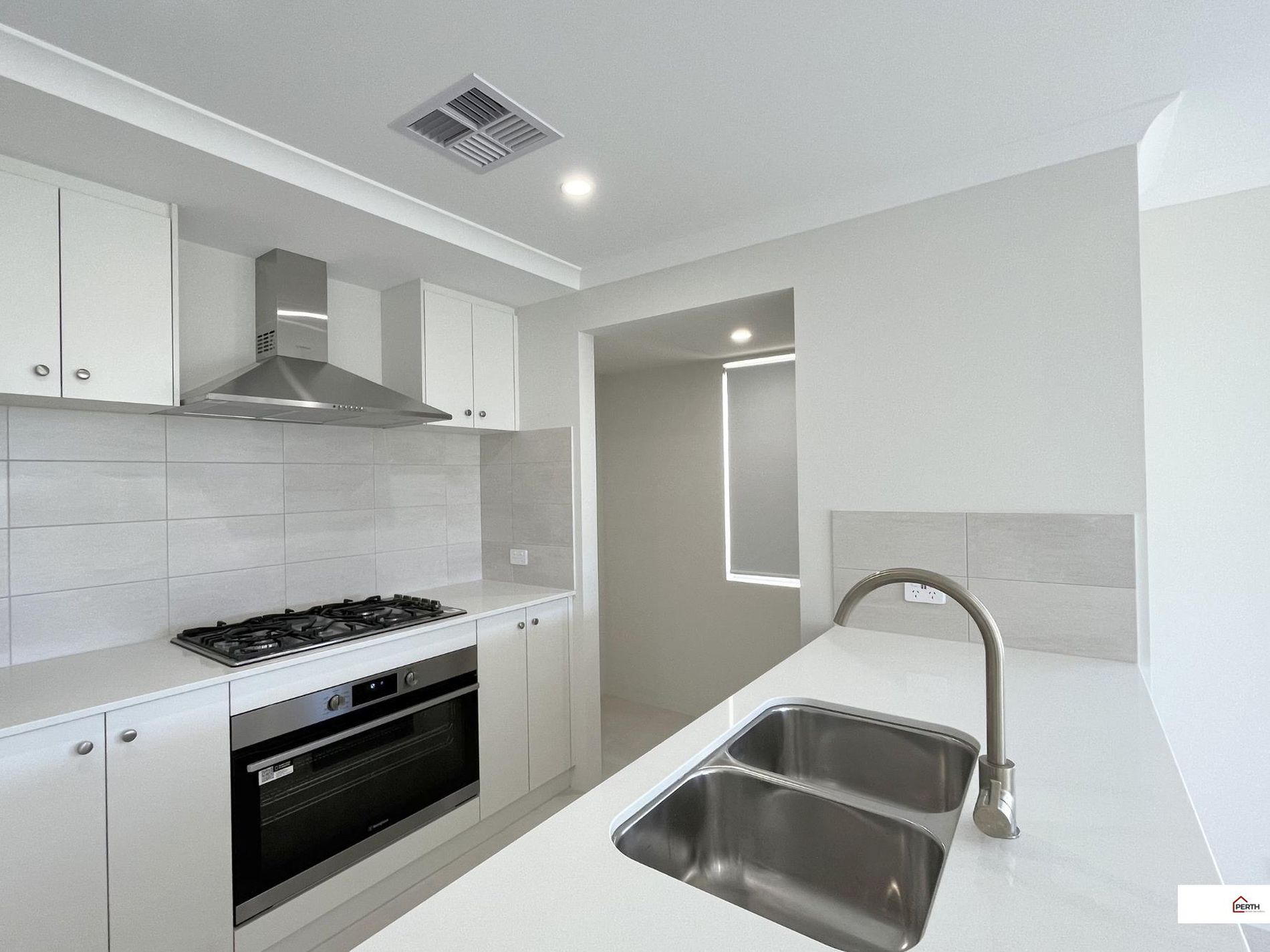 380 Lake Valley Drive, Lakelands
