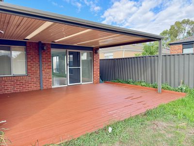 10 Burrendong Street, Manor Lakes