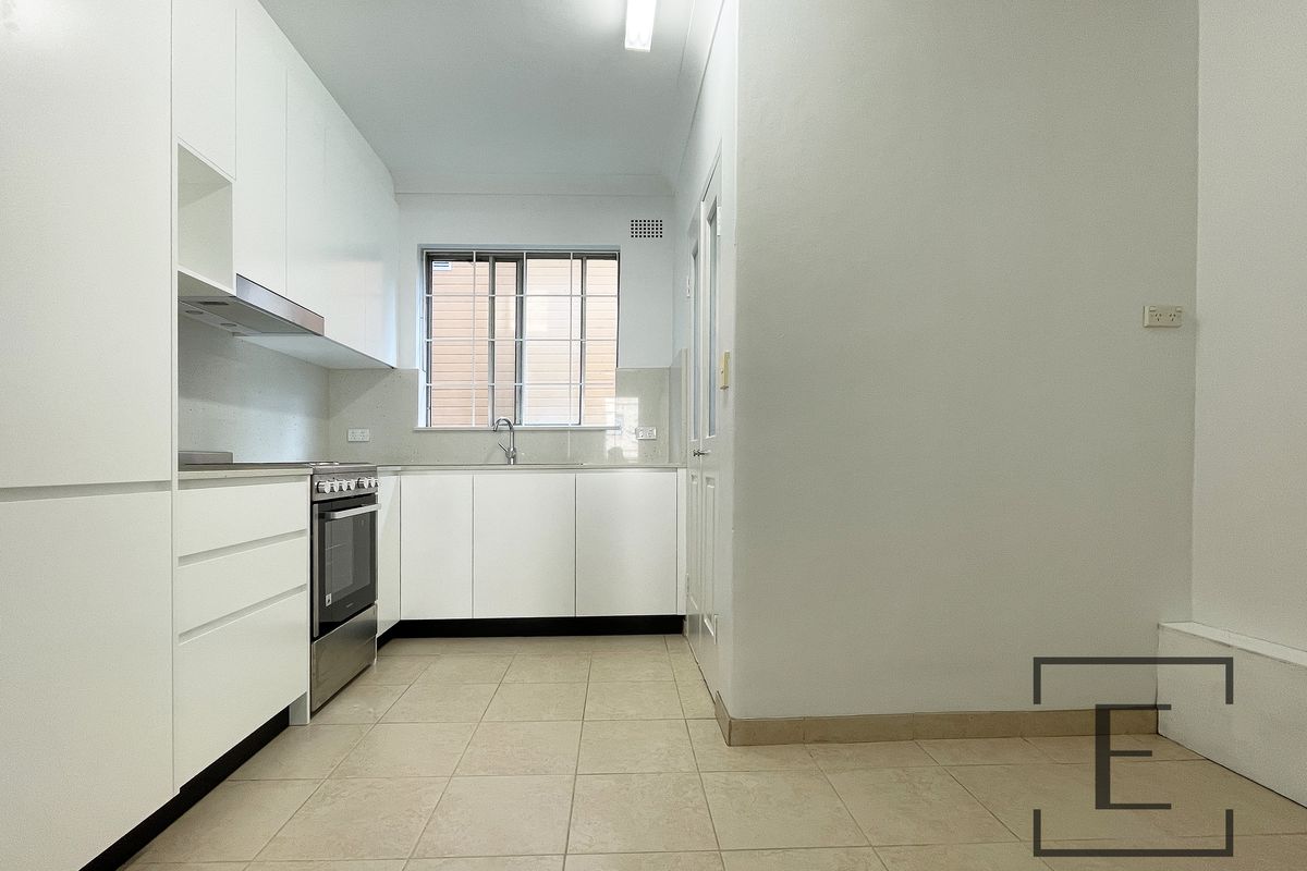 2 / 2 Exeter Road, Homebush West