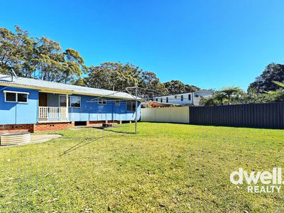 24 ISLAND POINT ROAD, St Georges Basin