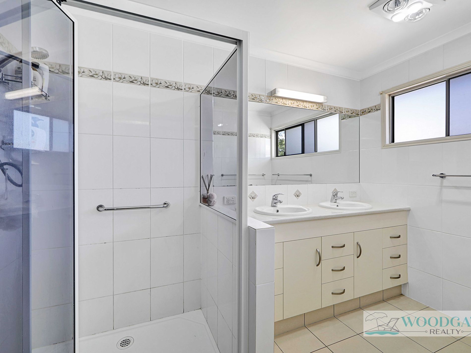 101 Esplanade, Woodgate