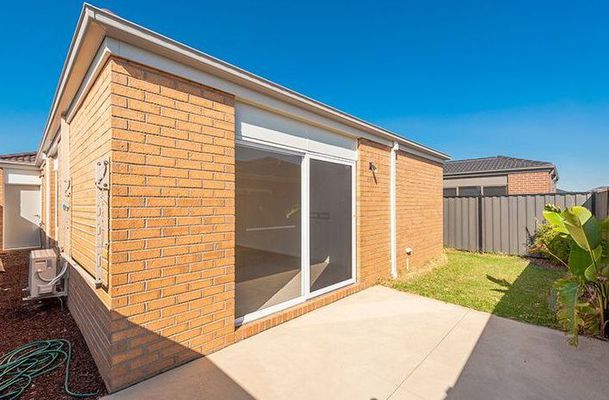 100 Bluebell Drive, Craigieburn