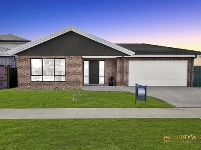 40 Holyoake Parade, Manor Lakes