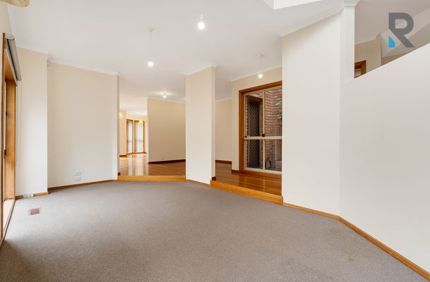 2 / 7 Hawick Court, Greenvale