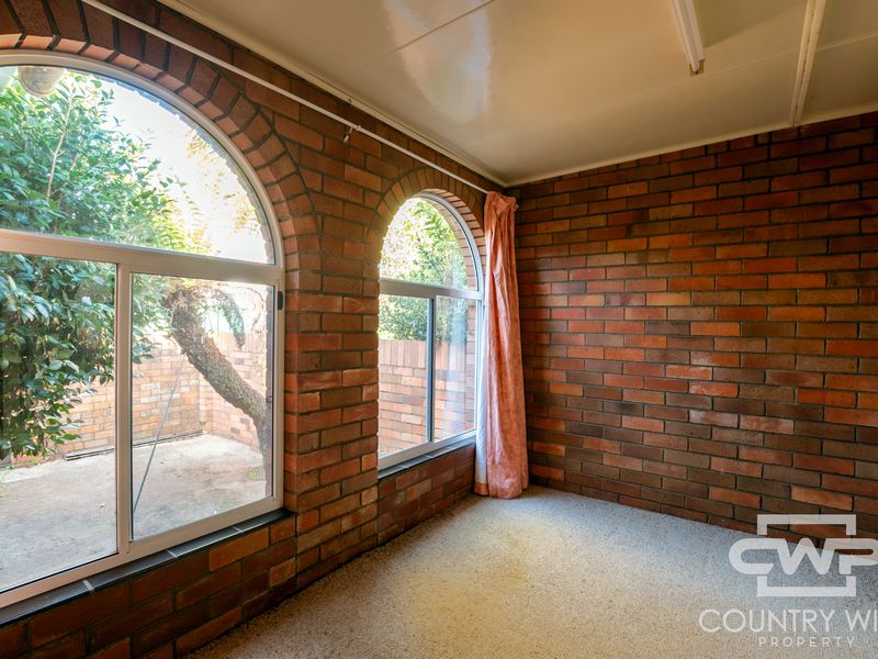 8 Lackey Street, Guyra