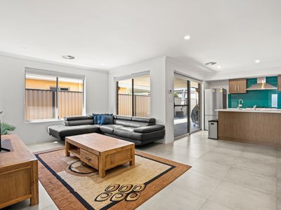 19 Calamocha Way, Piara Waters